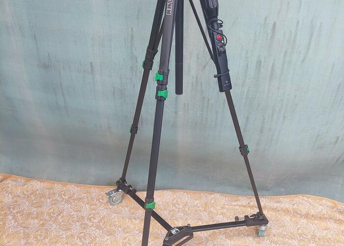 Grajewo ogłoszenia: Sprzedam masywny mocny statyw ze sterownikiem i wózkiem do kamery...