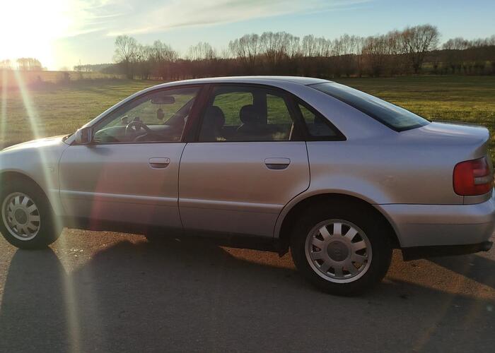 Grajewo ogłoszenia: Sprzedam Audi A4B5 , 1998r ,  1.8 benzyna,  bardzo dobrze zachowane...