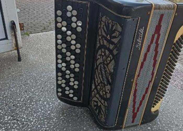 Grajewo ogłoszenia: Sprzedam: skrzypce oraz akordeon 5-rzędowy czeski Hohner, 80 bas